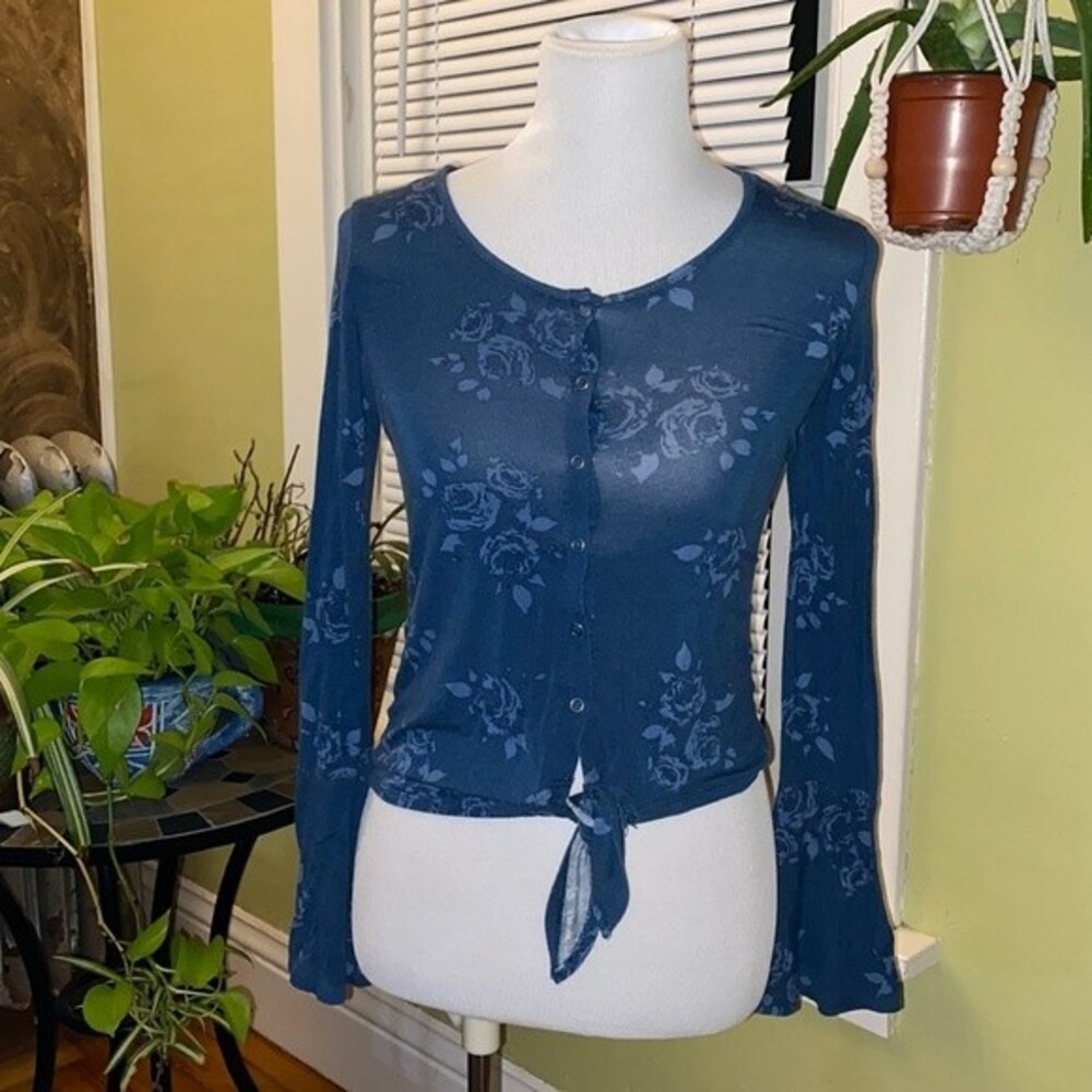 Arizona Company Blue Floral Long Sleeve Top with Bell Sleeves